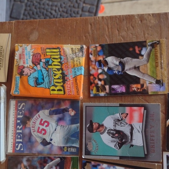 Assorted Baseball Trading Cards Collection - Picture 2 of 5